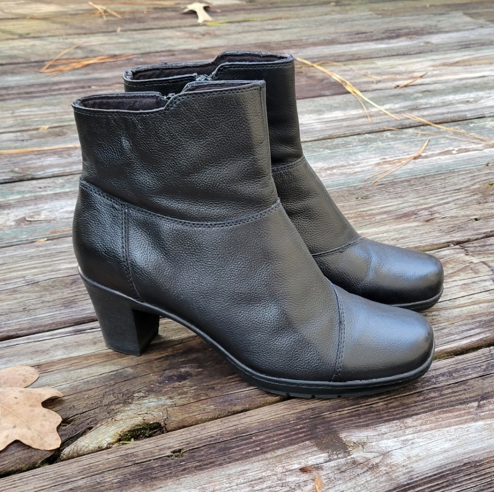 Clarks Bendables Mirabelle Ivy ankle boots, 9M, in black. Leather upper.